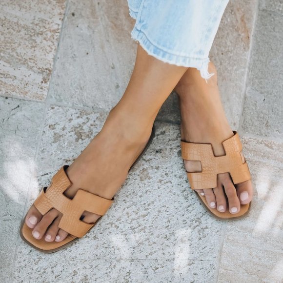 NEW Croc Embossed H Band Slide Sandals Camel Nude - Picture 2 of 14